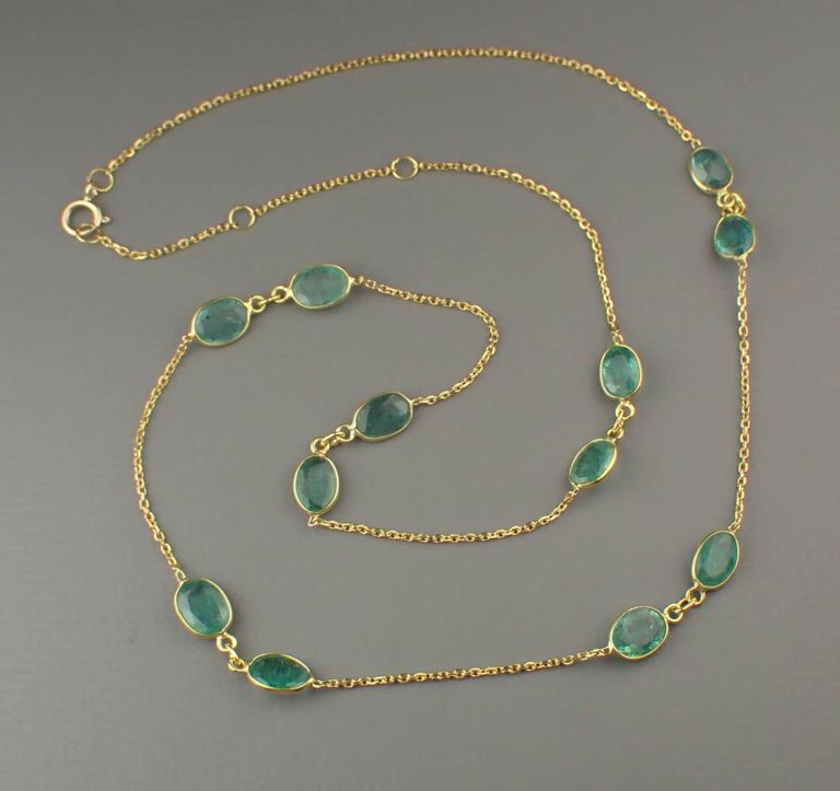Emerald and 18k gold station necklace