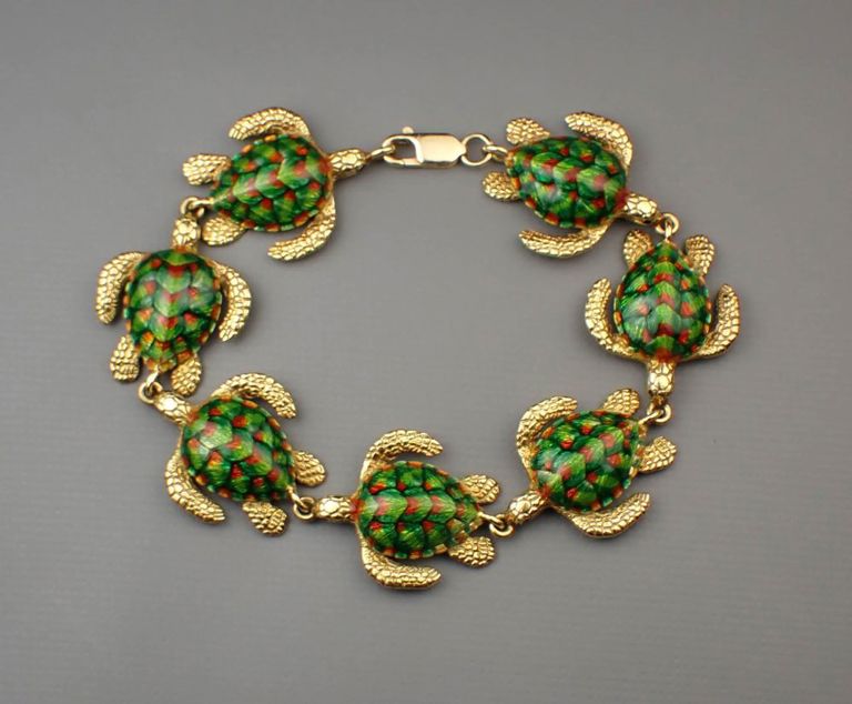 Kabana 18k gold enamel sea turtle bracelet