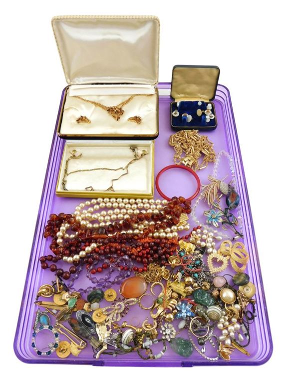 30+ pieces of costume jewelry
