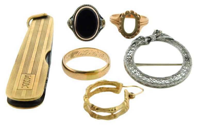 Six pieces of gold jewelry and accessories