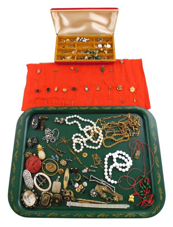 40+ pieces of costume jewelry