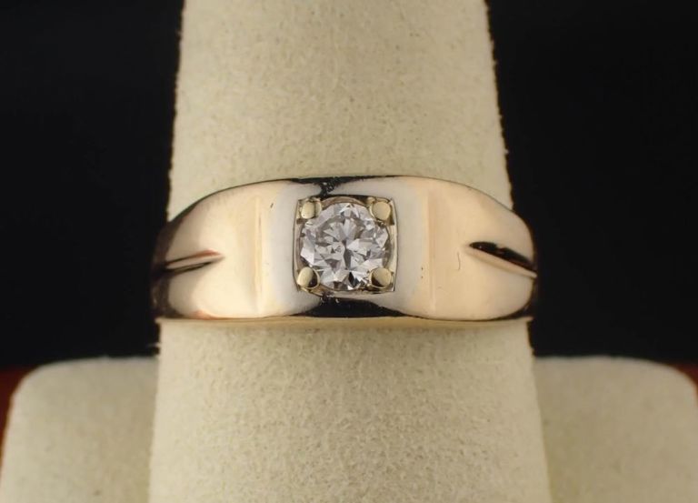 Men's diamond and 14k yellow gold ring