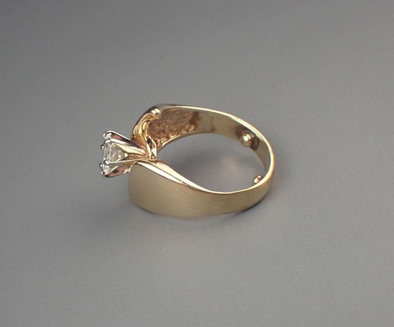 Diamond and 14k yellow gold solitaire ring