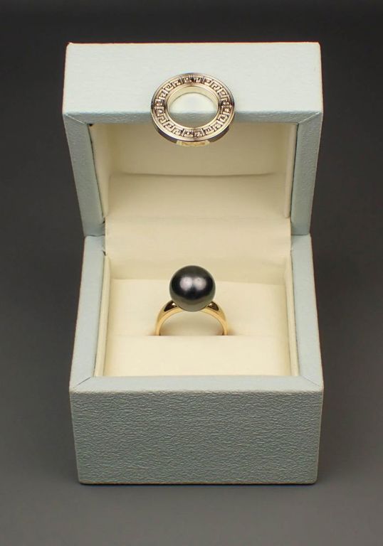 Tahitian pearl and 18k yellow gold ring