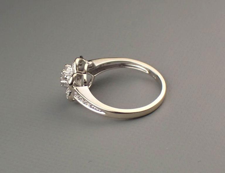 Diamond and 14k white gold ring