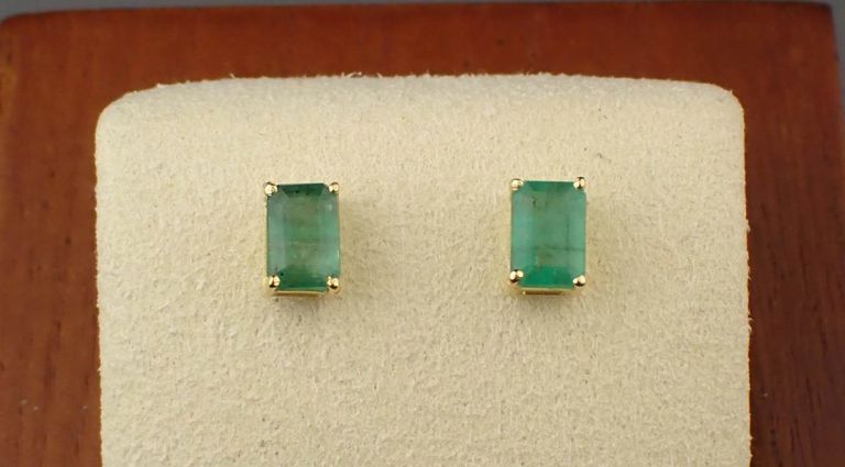 Emerald and 14k yellow gold ear studs