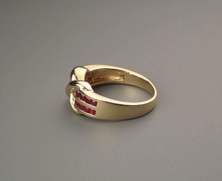Diamond and 14k yellow gold ring