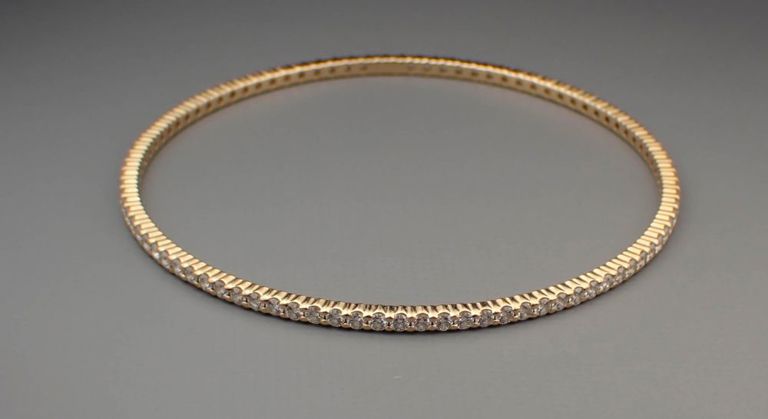 Diamond and 18k yellow gold bangle