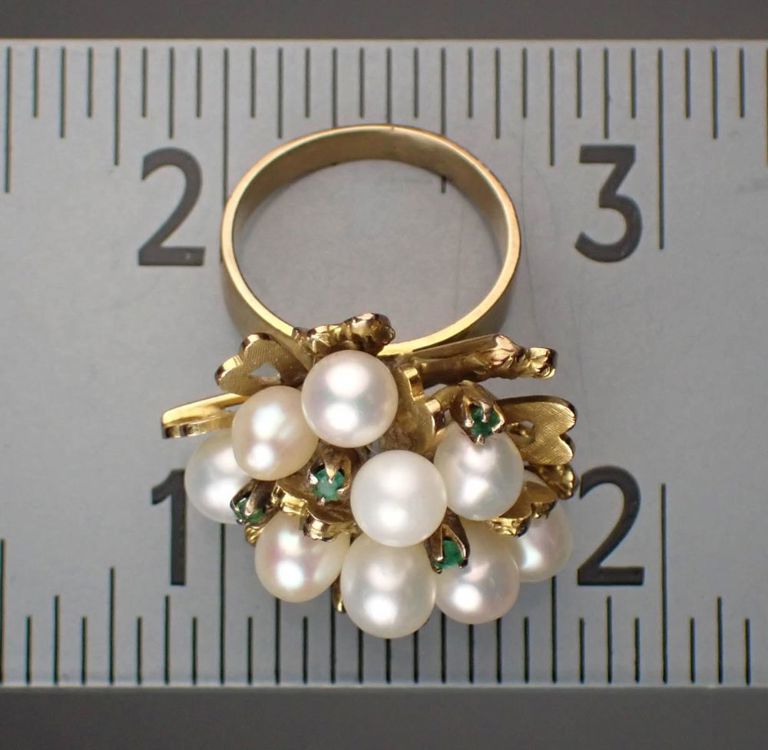 Pearl, emerald and 14k yellow gold ring