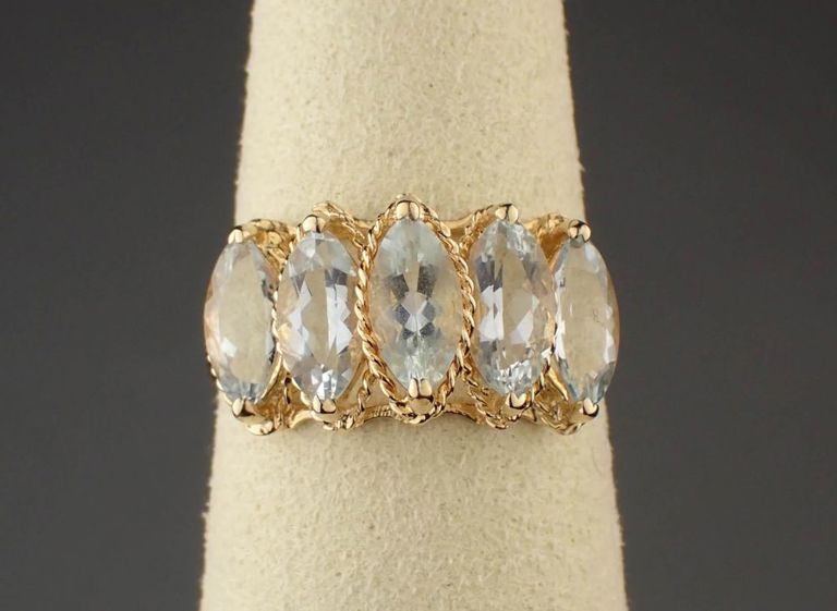 Aquamarine and 14k yellow gold ring