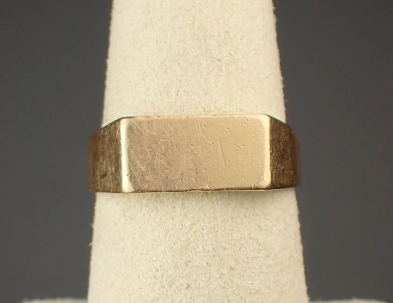 14k yellow gold signet ring