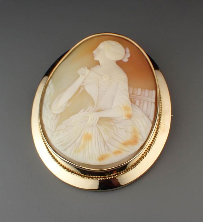 Antique cameo and 14k gold pendant/brooch