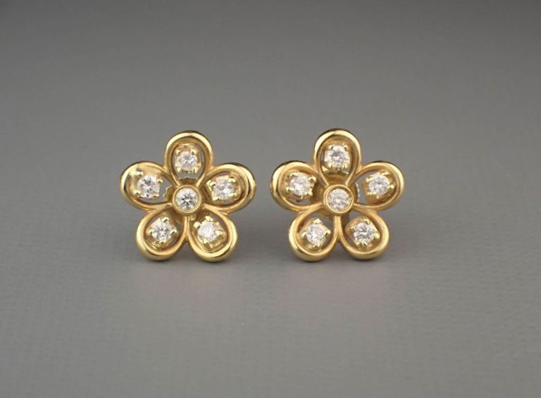 Tiffany & Co. diamond and 18k gold earrings