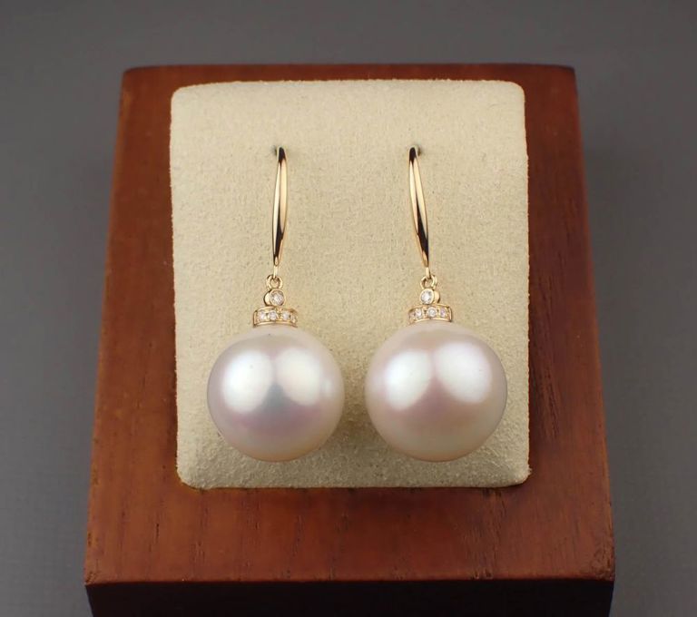 South Sea pearl, diamond and 18k gold earrings