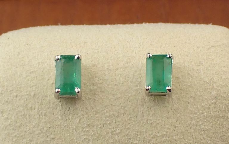 Emerald and 14k white gold ear studs