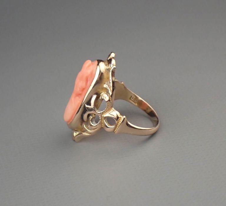 Vintage coral and 10k gold ring