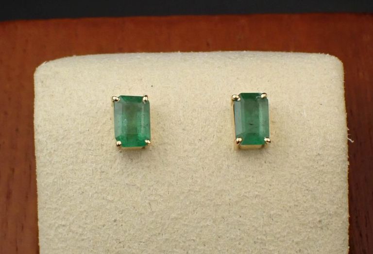 Emerald and 14k yellow gold ear studs