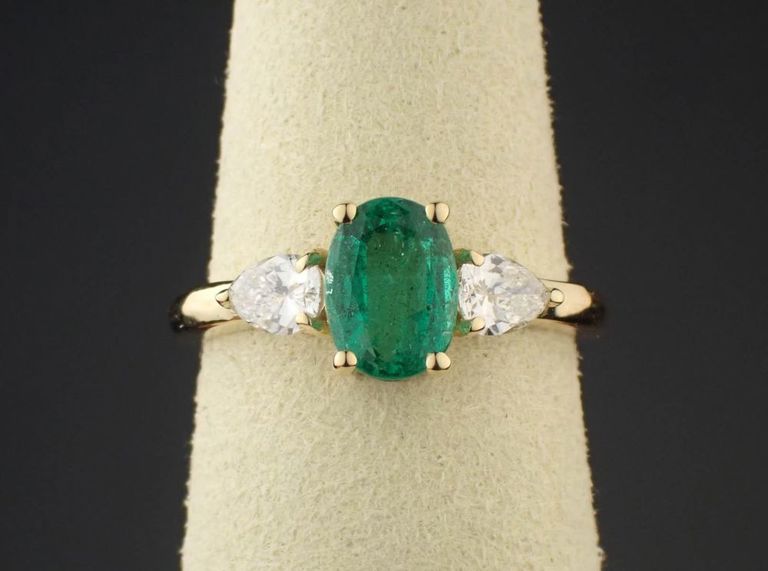 Emerald, diamond and 14k yellow gold ring
