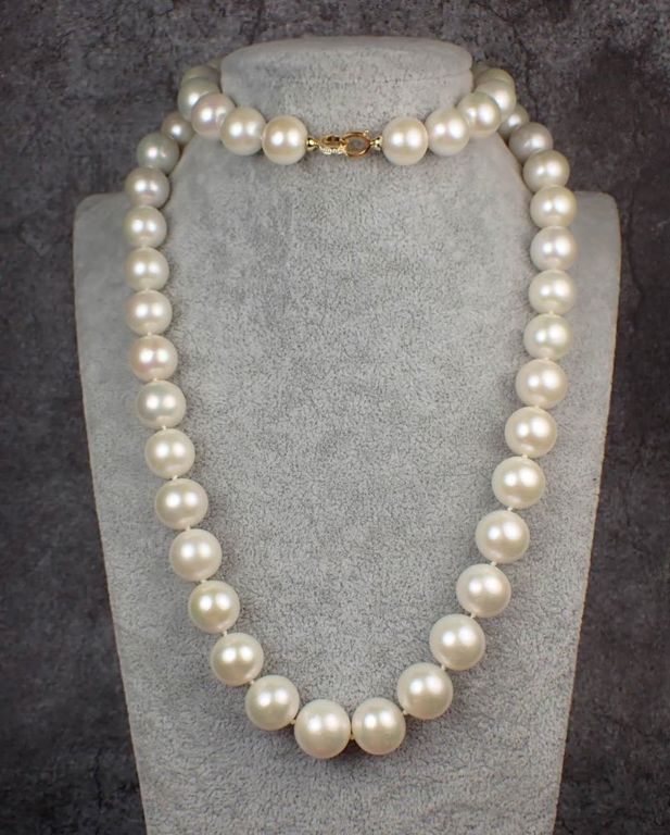 18k gold South Sea pearl and diamond necklace