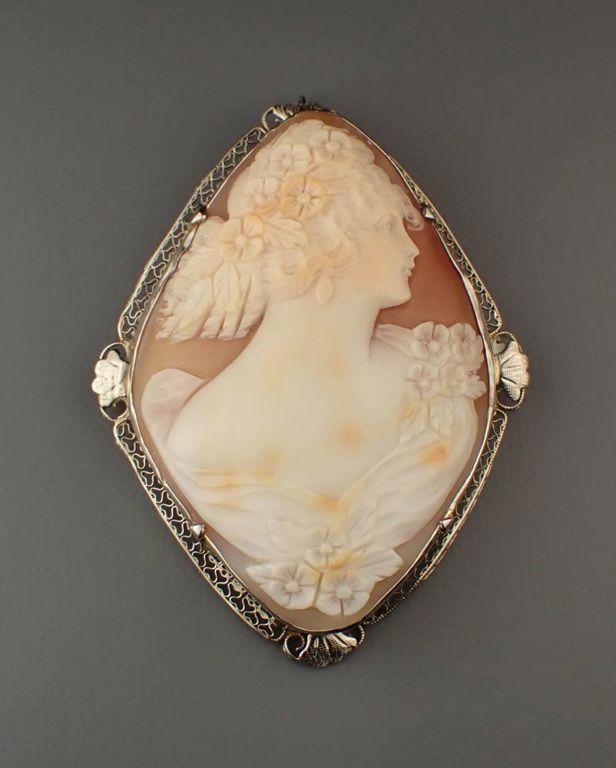 14k white gold cameo pendant/brooch