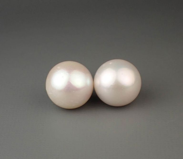 18k gold South Sea pearl ear studs