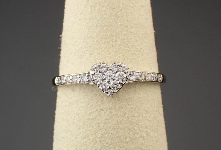 Diamond heart 14k white gold ring
