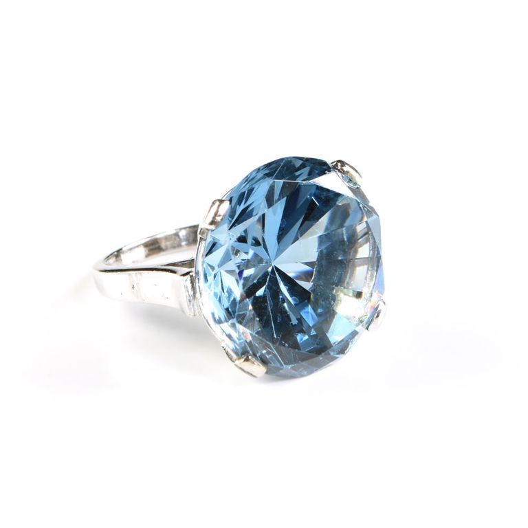 14k white gold and blue topaz ring