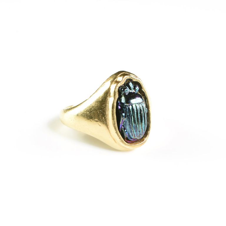 18k yellow gold and Tiffany style Favrile glass scarab ring