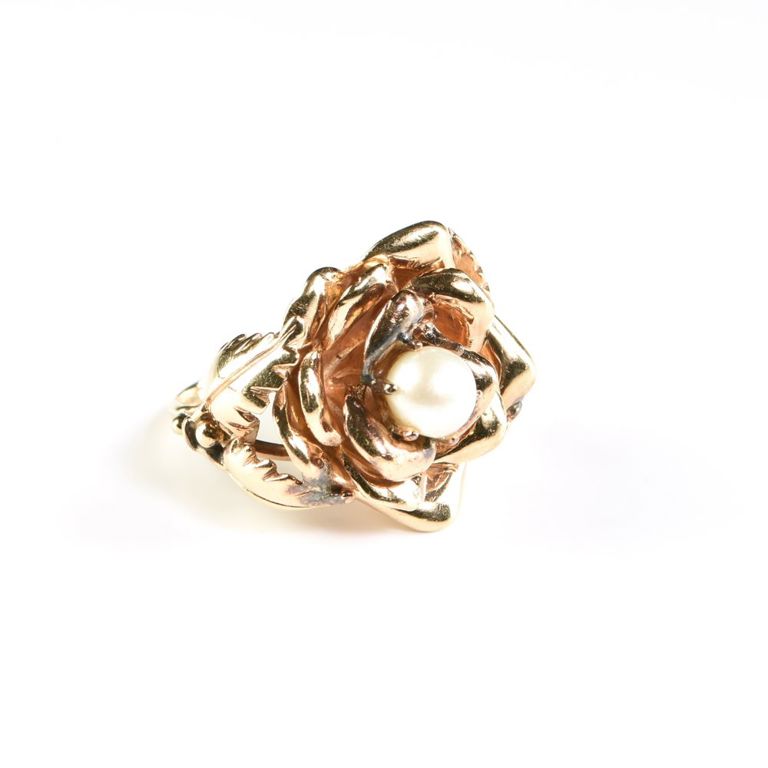 14k yellow gold and pearl flower form ring