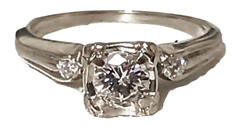 Lady's 0.71 ct round cut diamond 14k ring