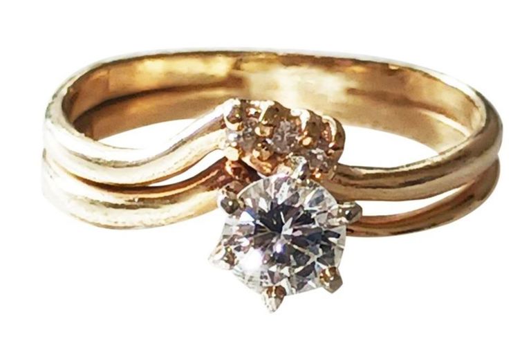 Lady's diamond solitaire 14k wedding set