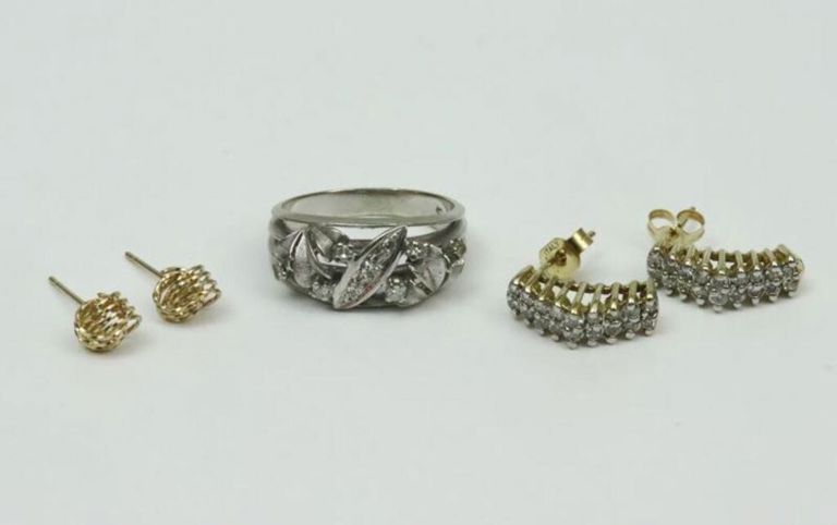 Piece gold jewelry group