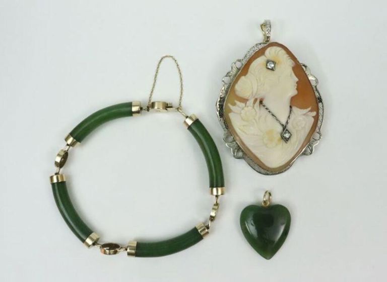 Estate lot - 3 piece 14k gold jewelry group