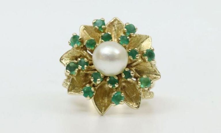 14k pearl and emerald flower form ring