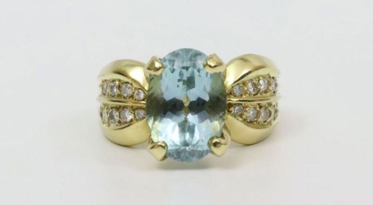 18k gold aquamarine and diamond ring