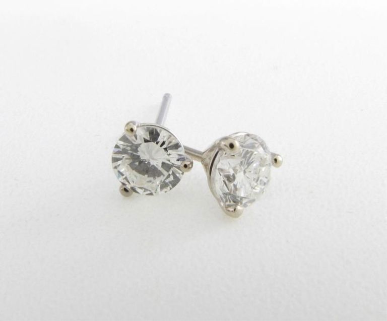 14k white gold mounted diamond stud earrings