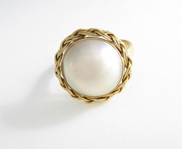 18k yellow gold mabe pearl ring