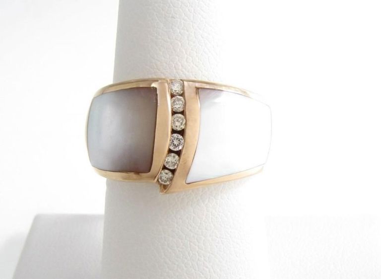 14k yellow gold mother of pearl diamond ring