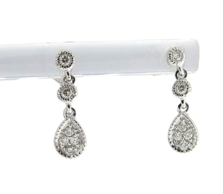 Pair of 18k white gold diamond dangle earrings