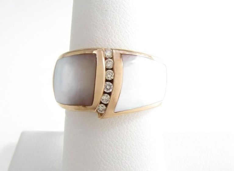 14k yellow gold mother of pearl diamond ring