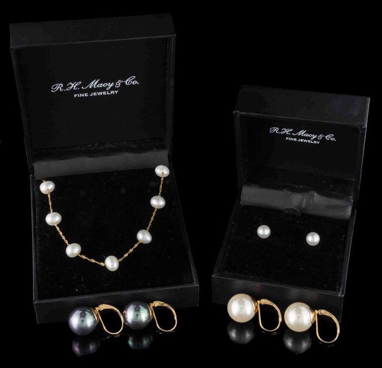 Contemporary 14k Yellow Gold and Pearl / Pearl-type Jewelry