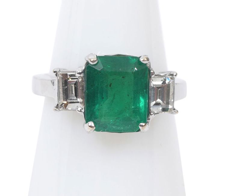 18k white gold, emerald, and diamond ring