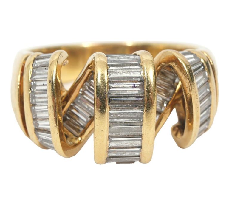 Lady's 18K YG Baguette Diamond Ring