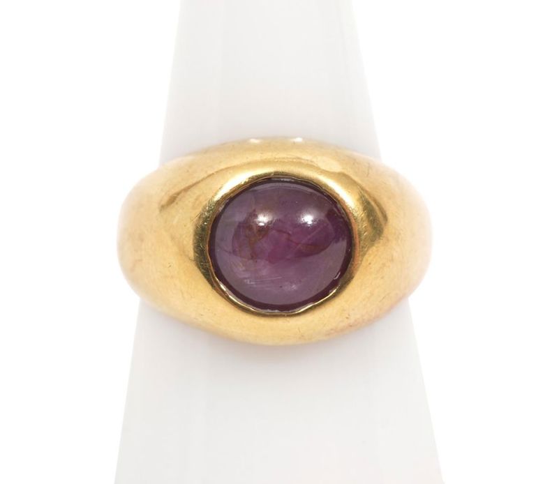 18K Yellow Gold Star Ruby Ring