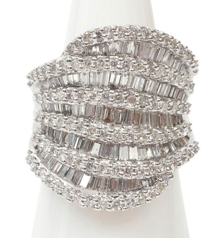 18K White Gold Diamond Ring