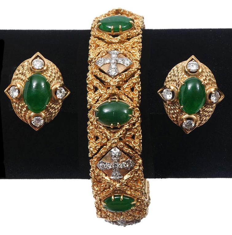 18k yellow gold jade and diamond link bracelet with matching pierced earrings