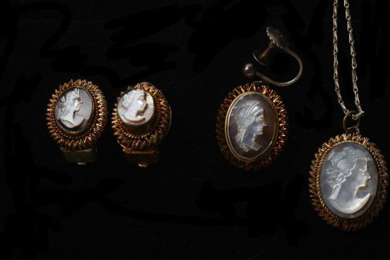 Cameo Jewelry Set.