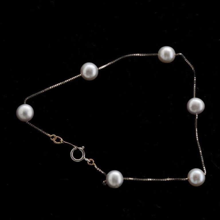 14K Gold and Pearl Bracelet.
