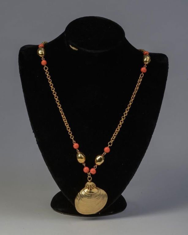 Vintage Accessocraft Shell Necklace.