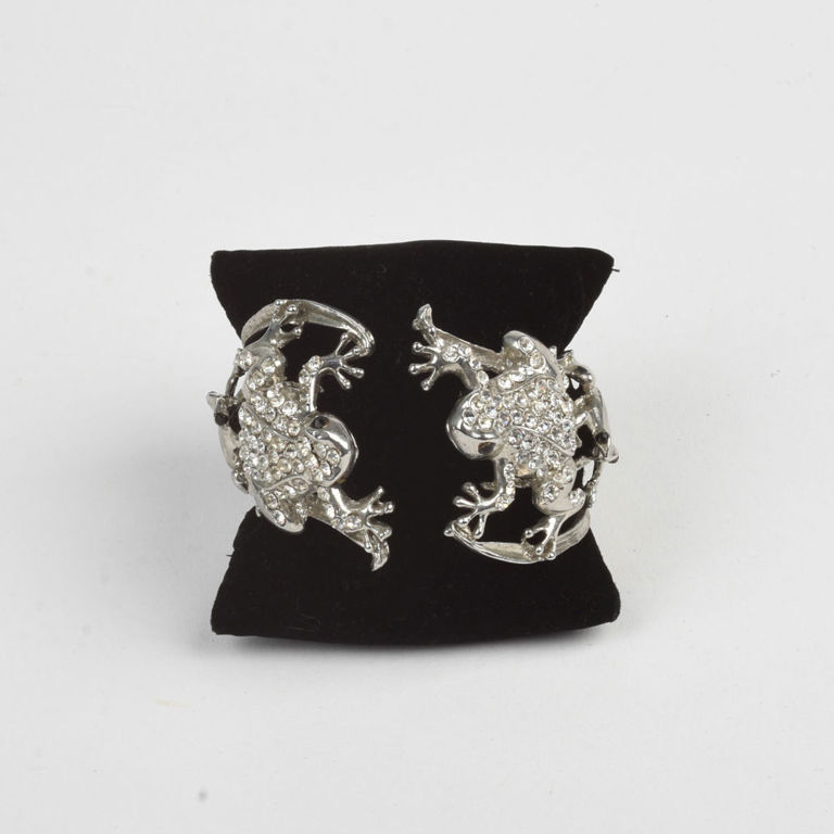 Bracelet With Rhinestone Frogs.